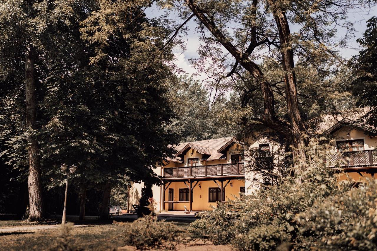 Forster Vadaszkastely Es Szalloda Hotel