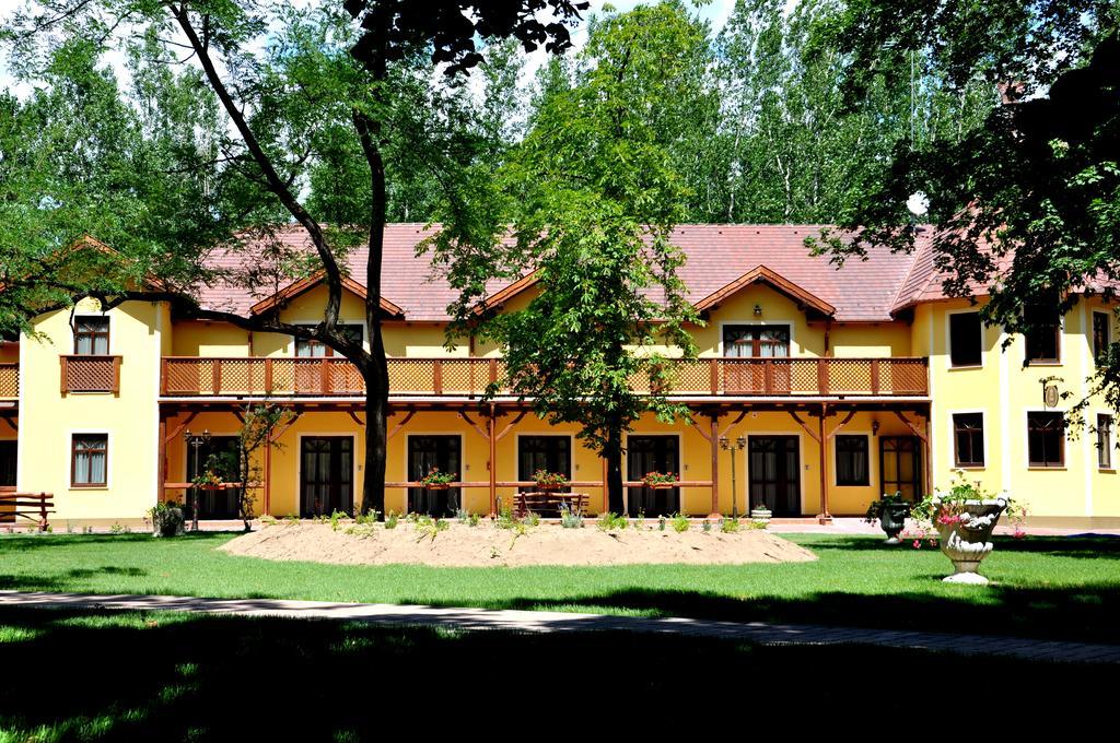 Hotel Forster Vadaszkastely Es Szalloda Bugyi